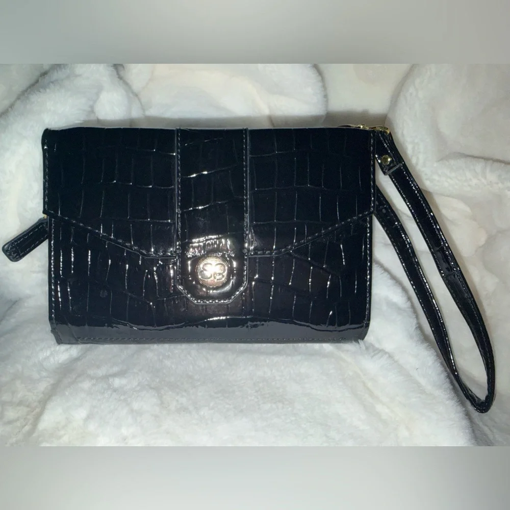Samantha Brown Black Crocodile-Embossed Wristlet With Shoulder Straps - Picture 3 of 8